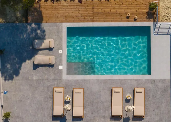 Oliveβayvilla Tragaki