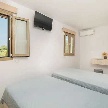 Villa Oliveβayvilla *